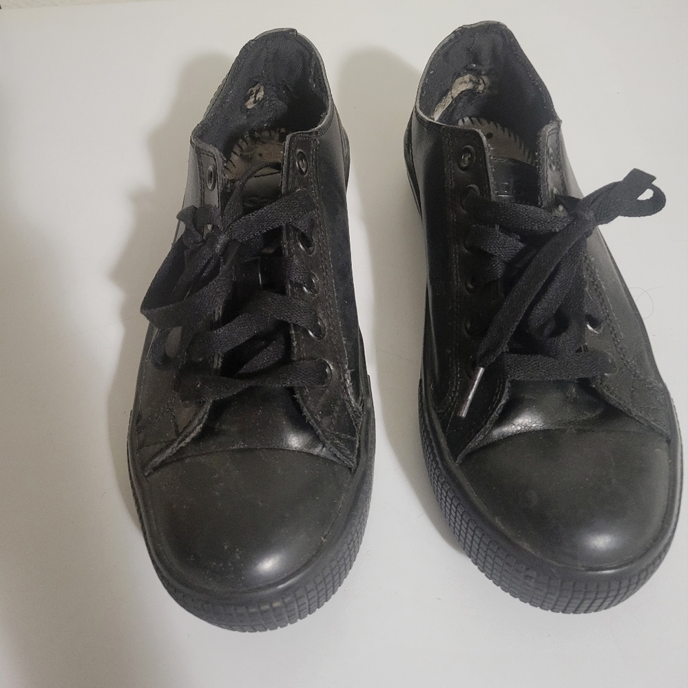 Tread safety slip resistant shoes size 6